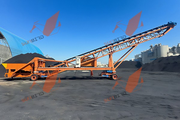 裝載機(jī)上料堆高機(jī)